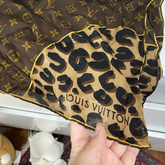 LOUIS VUITTON Silk Square - Used - Picture 4 of 7